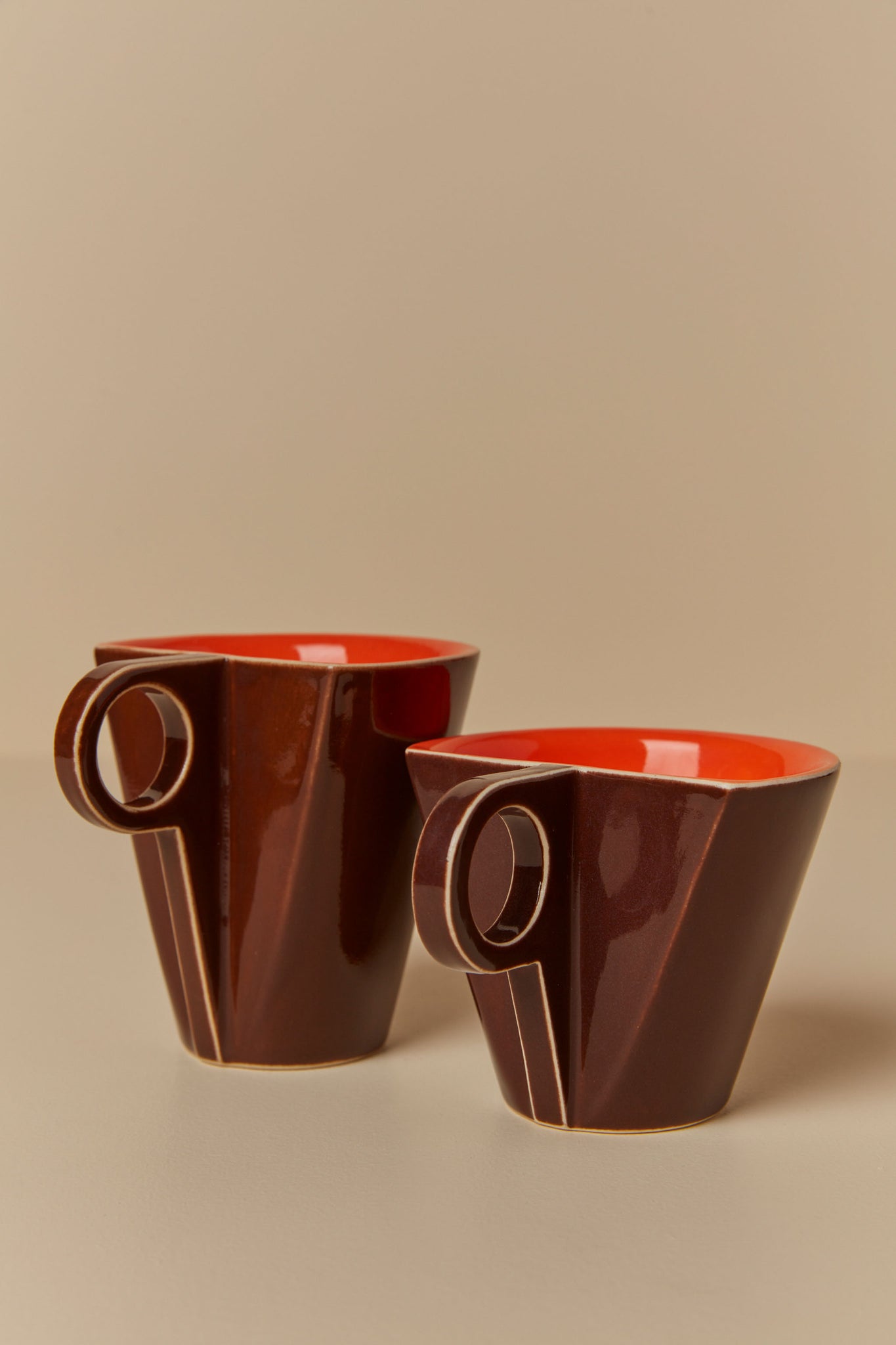 Yuro Cuchor – Small Deco Mug, Chocolate and Orange