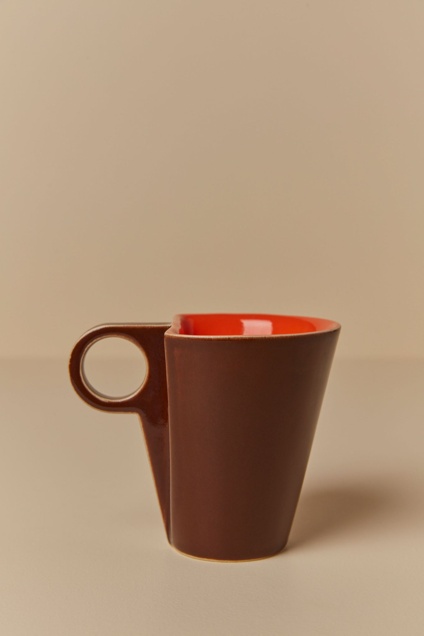 Yuro Cuchor – Large Deco Mug, Chocolate and Orange