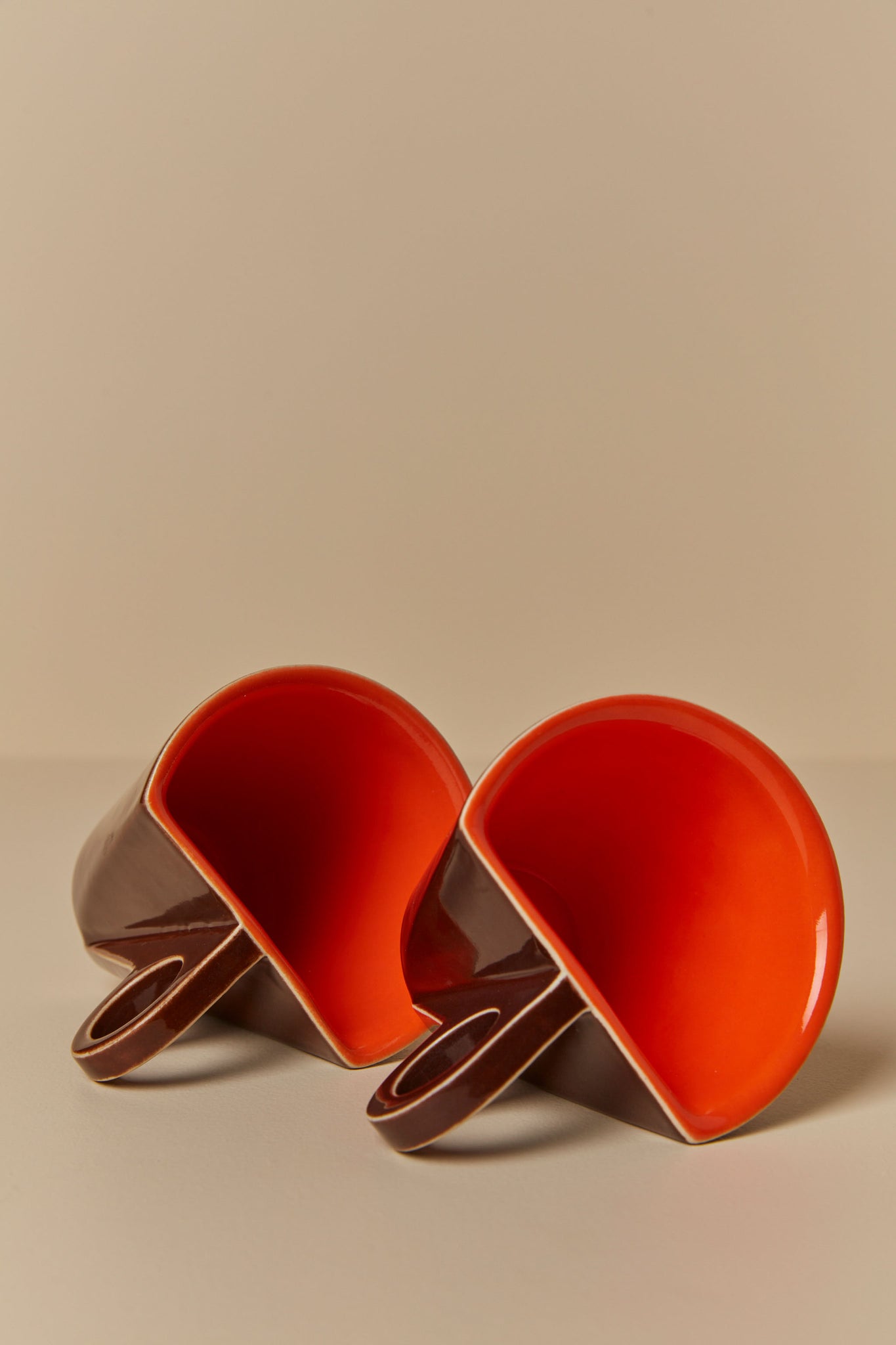 Yuro Cuchor – Small Deco Mug, Chocolate and Orange